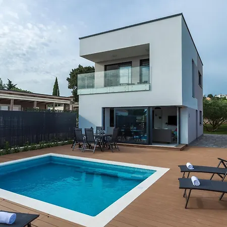 Tuta With Heated Pool, Only 150 M From The * Pakoštane