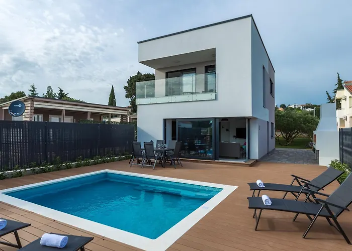 Tuta With Heated Pool, Only 150 M From The * باكوشتاني