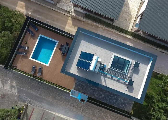 فيلة Tuta With Heated Pool, Only 150 M From The باكوشتاني