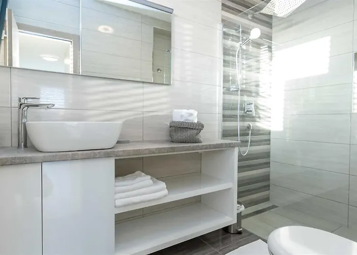Tuta With Heated Pool, Only 150 M From The