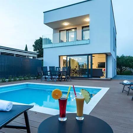 Tuta With Heated Pool, Only 150 M From The Villa
