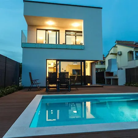 Tuta With Heated Pool, Only 150 M From The Villa