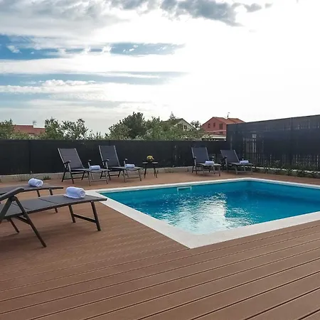 Tuta With Heated Pool, Only 150 M From The