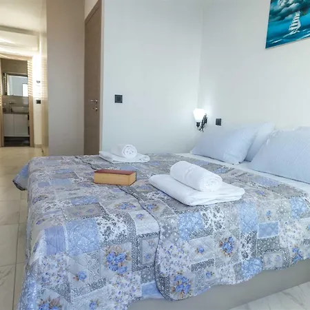 Villa Tuta With Heated Pool, Only 150 M From The Pakostane