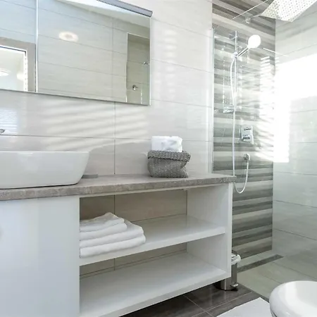 Tuta With Heated Pool, Only 150 M From The