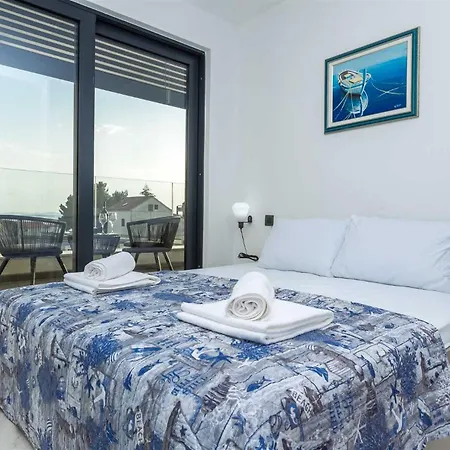 Villa Tuta With Heated Pool, Only 150 M From The Pakostane
