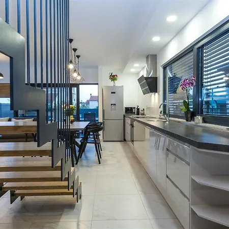 Tuta With Heated Pool, Only 150 M From The Villa *