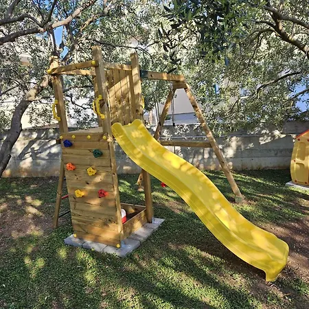 Villa Tuta With Heated Pool, Only 150 M From The *