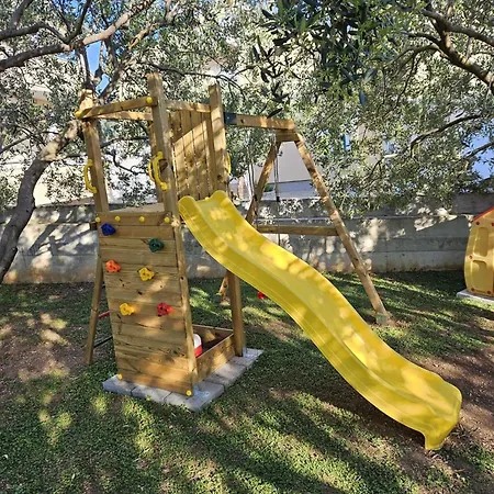 Villa Tuta With Heated Pool, Only 150 M From The *