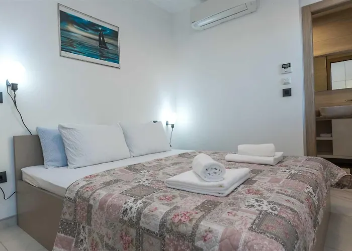 Villa Tuta With Heated Pool, Only 150 M From The *