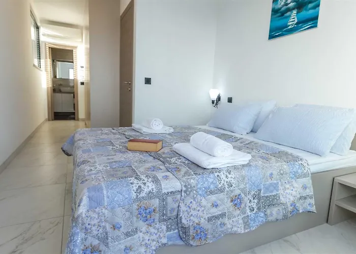 Villa Tuta With Heated Pool, Only 150 M From The Pakoštane