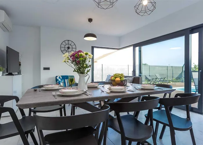 Tuta With Heated Pool, Only 150 M From The 빌라