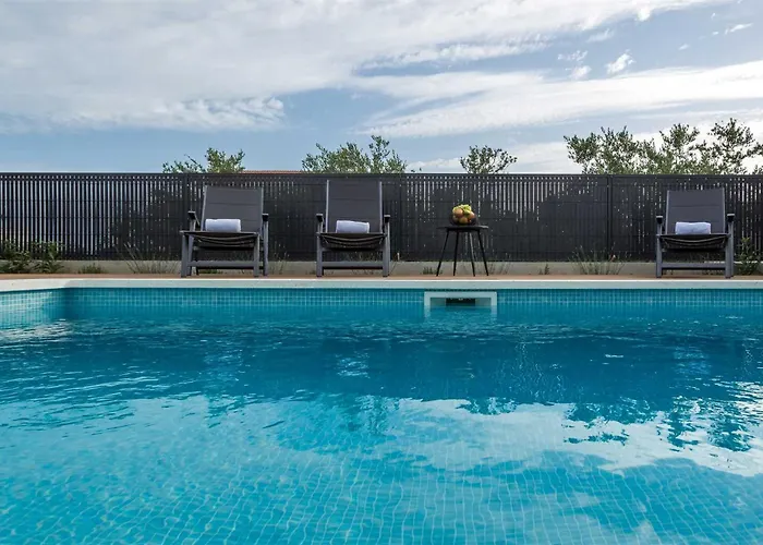 Villa Tuta With Heated Pool, Only 150 M From The *