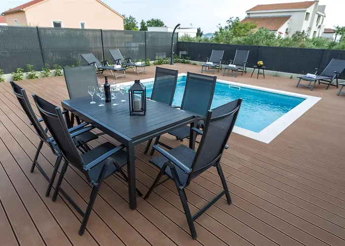 Tuta With Heated Pool, Only 150 M From The Pakoštane